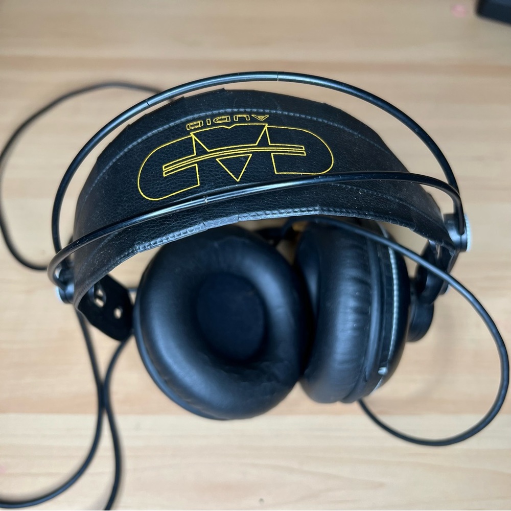 CAD MH310 closed back studio Black Over-Ear‎ Headphones